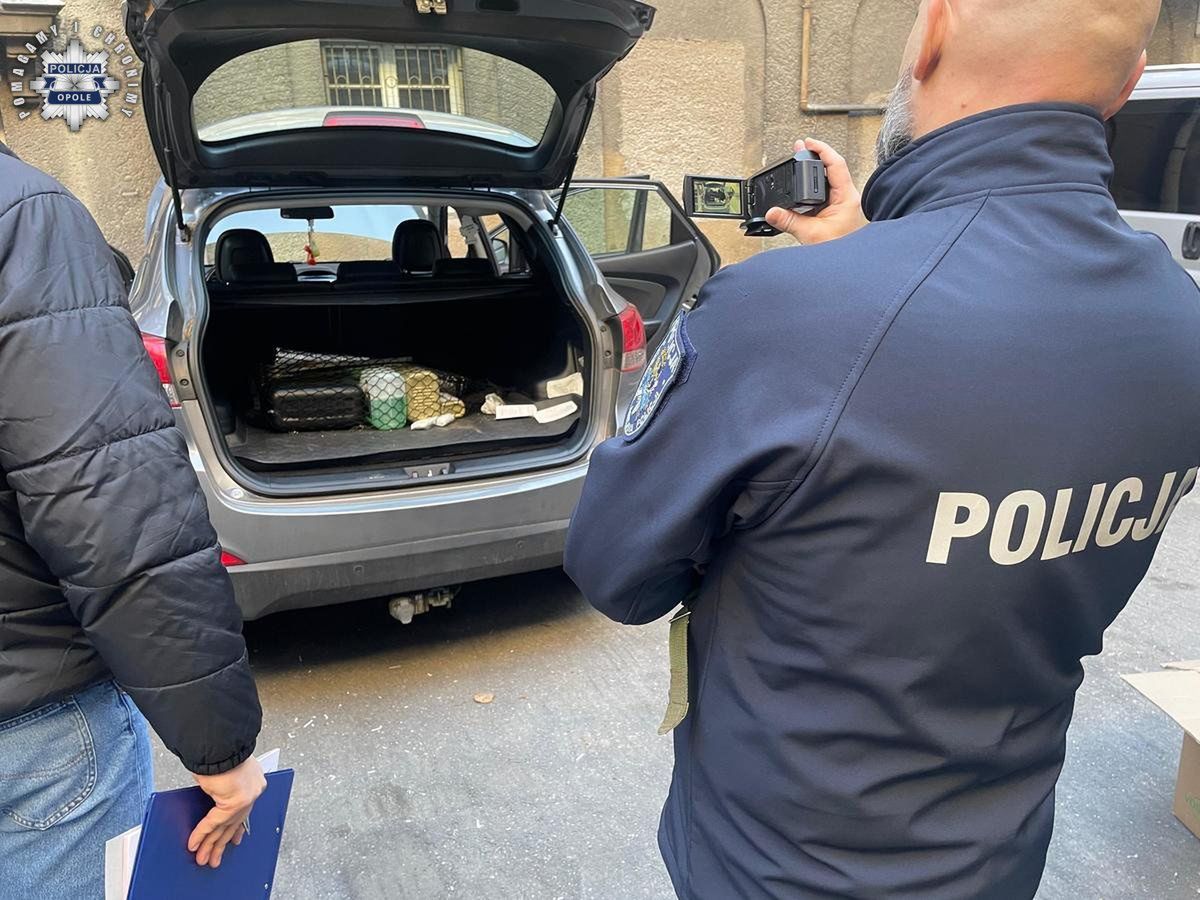 Opole: 37-latek zatrzymany za serię włamań – w pojeździe znaleziono narkotyki i skradzione przedmioty