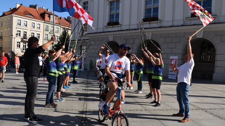9.08.2025 r. wyjazd grupy Wigry Składaki Dobre Chłopaki z Kalisza na Mazury w ramach akcji charytatywnej dla małego Jasia