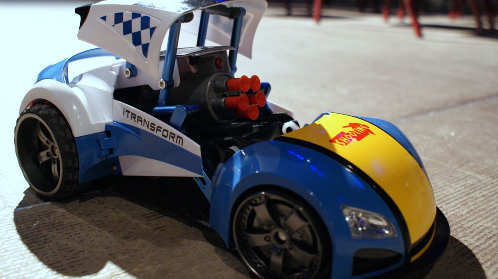 Strzelający samochód i śmigłowiec do podglądania sąsiadek. Chcę znów być dzieckiem! 1