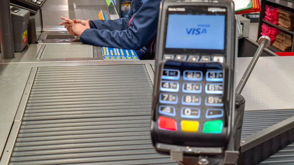 Reporter archiwum 2024 12
12.12.2024 Lodz. Platnosc gotowkowa przy kasie sklepu spozywczego. Fot. Piotr Kamionka/REPORTER
Piotr Kamionka/REPORTER