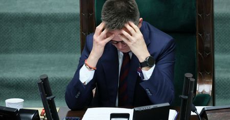 Zaskakujący ruch Hołowni. Nagle zrezygnował z funkcji w partii