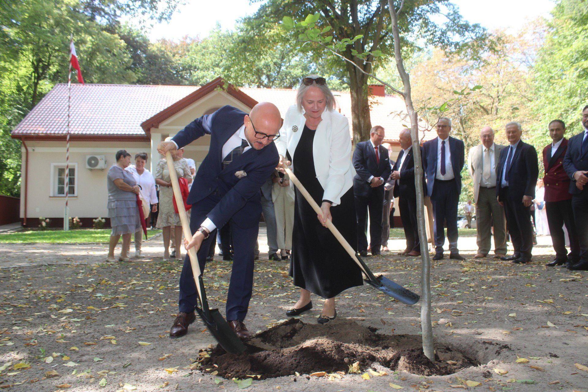 Odsłonięcie tablicy Ryszarda Kaczorowskiego w Wielopolu