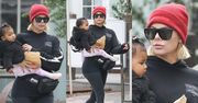 Nowe usta Khloe Kardashian zabrały córkę na spacer (FOTO)