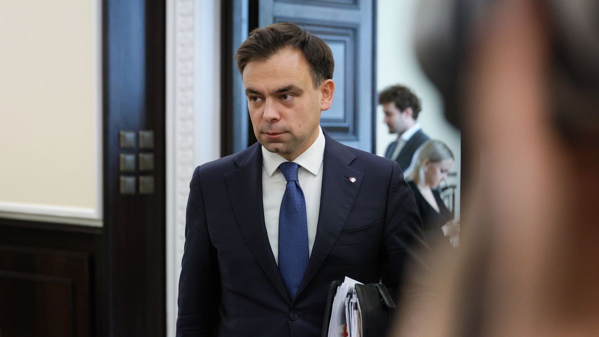 Andrzej Doma�ski
Warszawa, 01.10.2024. Minister finans�w Andrzej Doma�ski podczas posiedzenia rz�du w siedzibie Kancelarii Prezesa Rady Ministr�w w Warszawie, 1 bm. Rz�d zajmie si� projektem ustawy o szczeg�lnych rozwi�zaniach s�u��cych realizacji ustawy bud�etowej na rok 2025, czyli ustawy oko�obud�etowej. (sko) PAP/Pawe� Supernak
Pawe� Supernak
d�onie, gest, Kancelaria Prezesa Rady Ministr�w, kprm, polityk polityka, posiedzenie, powodziowa, Prezes Rady Ministr�w, Rada Ministr�w, rz�d, rz�d Tuska, rz�du, rz�du Tuska, splecione, sytuacja, szef rz�du, posiedzenie posiedzenia, rz�d rz�du, w kprm