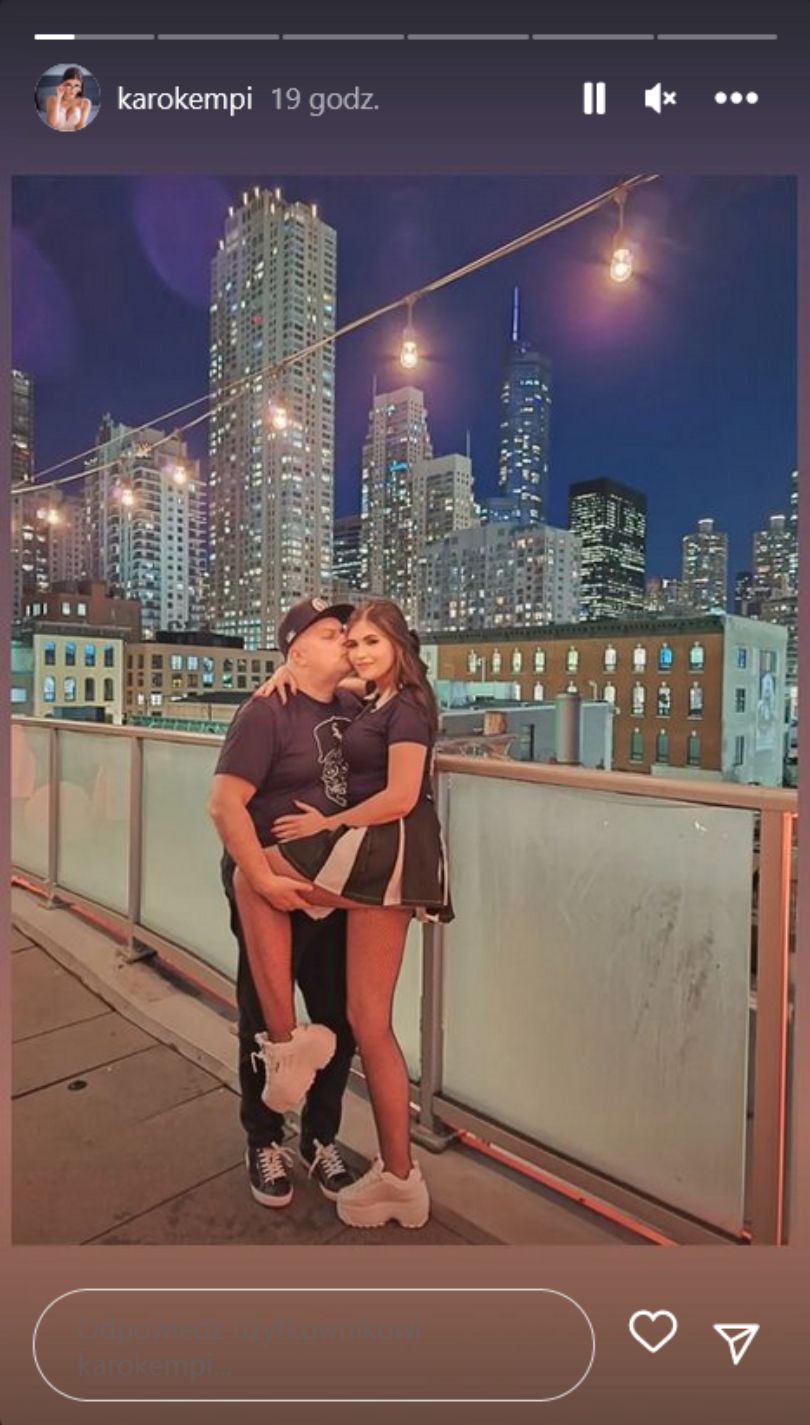 Krzysztof Skiba pozuje z ukochaną w Chicago