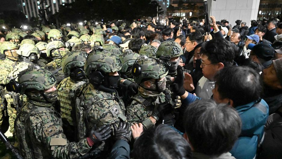 Korea Południowa wprowadza stan wojenny