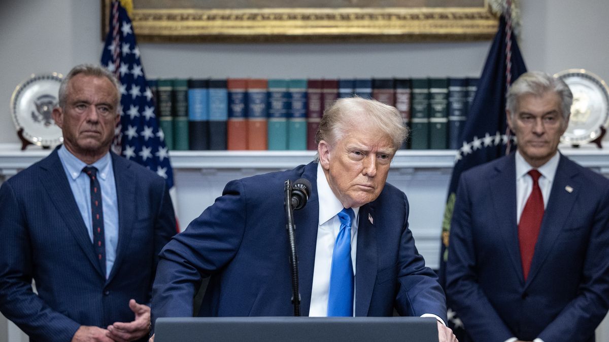 WASHINGTON - SEPTEMBER 22, 2025: President Donald Trump, flanked by senior health officials, speaks during a news conference on September 22, 2025 inside the Roosevelt Room at The White House in Washington. The President, joined by health officials, spoke about the alleged link between autism and use the use of Acetaminophen by mothers during pregnancy. (Photo by Tom Brenner For The Washington Post via Getty Images)