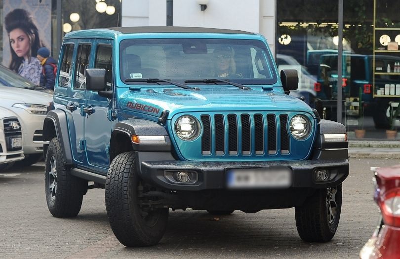 Wiosenna Agnieszka Woźniak-Starak opuszcza studio TVN w sportowej stylizacji