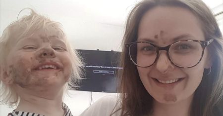 Wyszła z kuchni na kilka minut. Niewiarygodne, co zrobiły jej dzieci