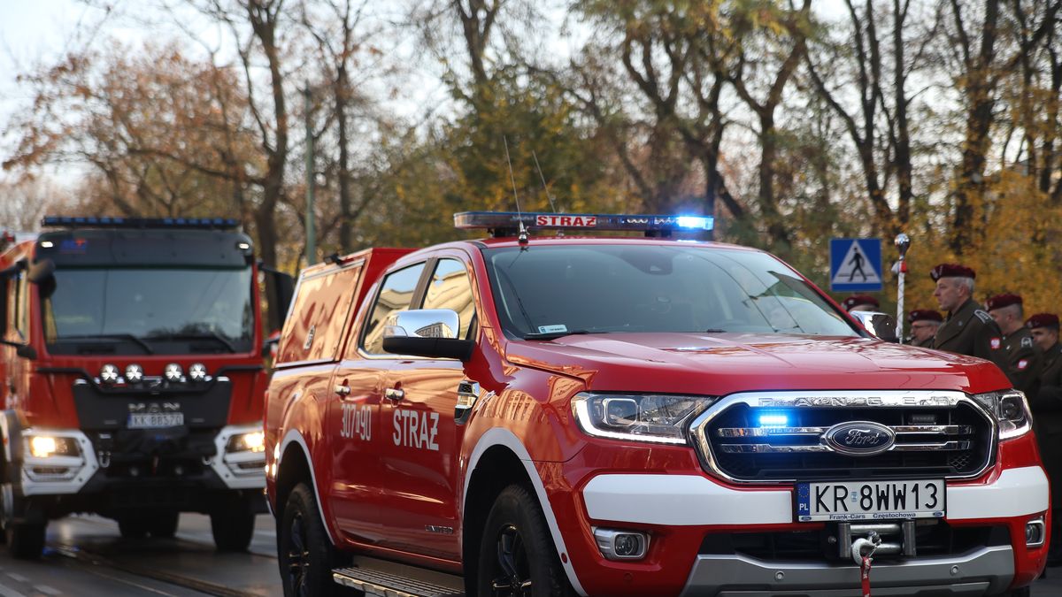 Duża liczba pojazdów służb ratunkowych na drogach. RCB uspokaja