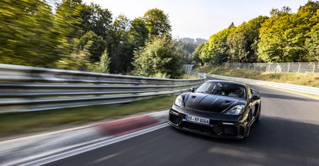 Porsche 718 Cayman GT4 RS jeszcze nie zadebiutował, a już bryluje na Nürburgringu