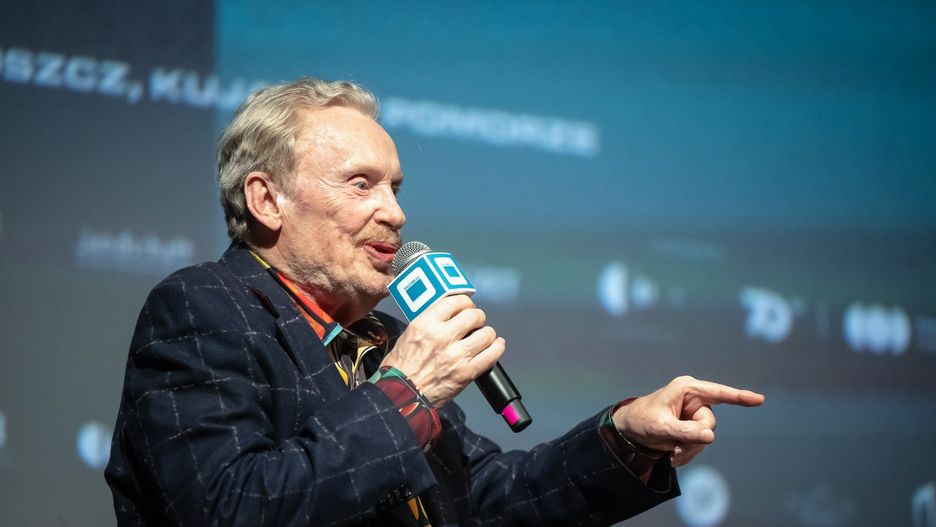 Daniel Olbrychski odbiera nagrodę na festiwalu ,,Przeźrocza&#34;