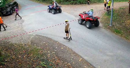Wjechali quadami w tłum biegaczy w Lasach Kozłowieckich. Podczas ucieczki jeden z nich staranował radiowóz Straży Leśnej