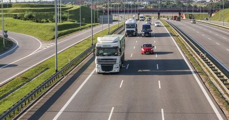 Sprawca karambolu na S7 na wolności. Wpłacił poręczenie majątkowe