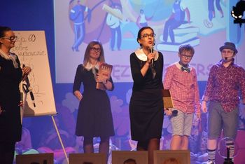 Malbork: SP 9 zaprasza na spektakl dla Zosi. Poznaj historię szkoły i pomóż dziewczynce