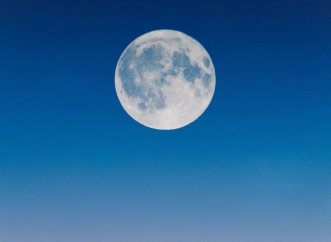 Co to jest Niebieski Księżyc? Poznaj historię niezwykłej pełni Księżyca - Pełnia Księżyca 