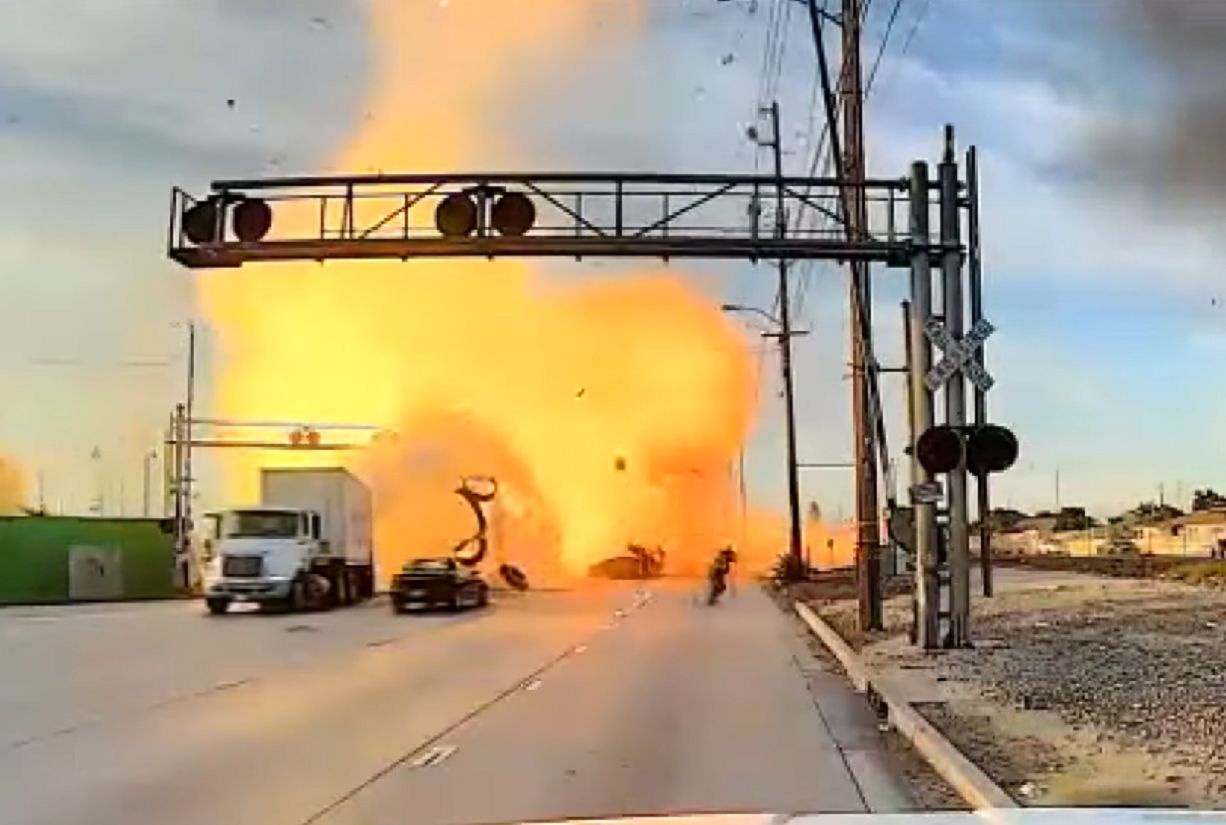 Powerful explosion in the USA. There are injured firefighters.