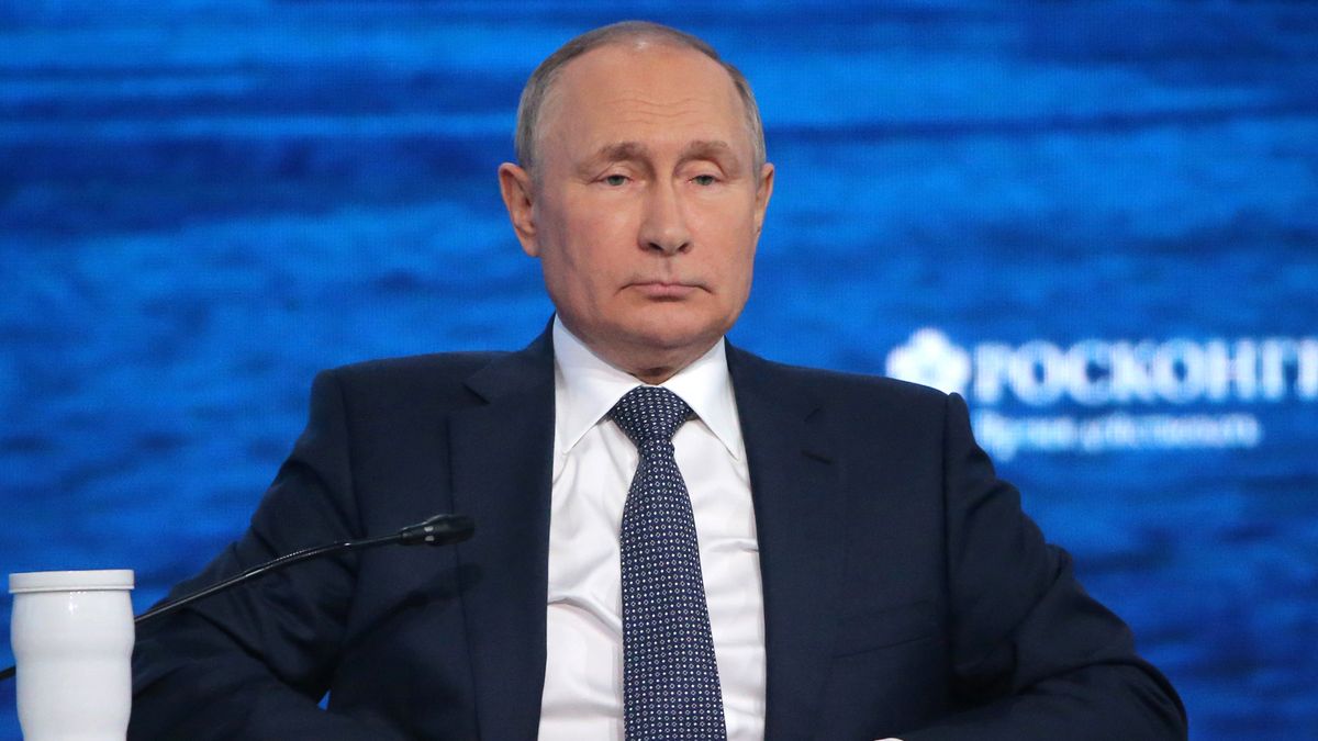 Eastern Economic Forum In Vladivostok
MOSCOW, RUSSIA - SEPTEMBER 7: (RUSSIA OUT) Russian President Vladimir Putin attends the plenary session of the Eastern Economic Forum, on September 7, 2022 in Vladivostok, Russia. About 5000 participants from 47 countries, including Russian President Putin, have arrived to the Russky Island in Russian Far-Eastern city of Vladivostok to take part in the forum. (Photo by Contributor/Getty Images)
Contributor