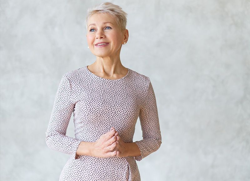 Idealna sukienka dla dojrzałych kobiet? Ten model to strzał w dziesiątkę