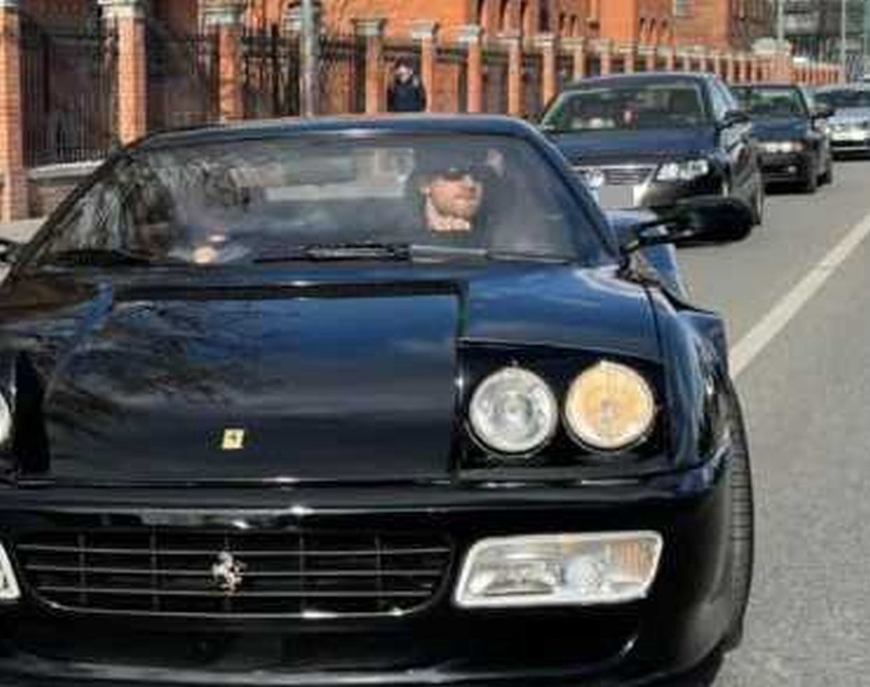 Maciej Musiał w unikatowym ferrari
