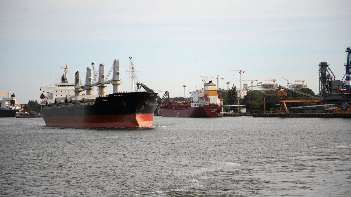 Port w Swinoujsciu
01.10.2021 Swinoujscie , rzeka Swina . Port . Statek towarowy Pnoi .
Fot. Cezary Aszkielowicz / Agencja Wyborcza.pl
Fot. Cezary Aszkielowicz / Agencja Wyborcza.pl
miasto