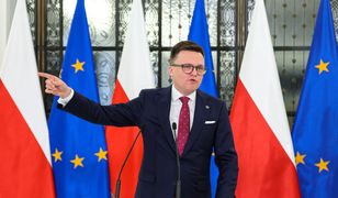 Kamiński i Wąsik próbują siłą wejść do Sejmu. Hołownia zabrał głos
