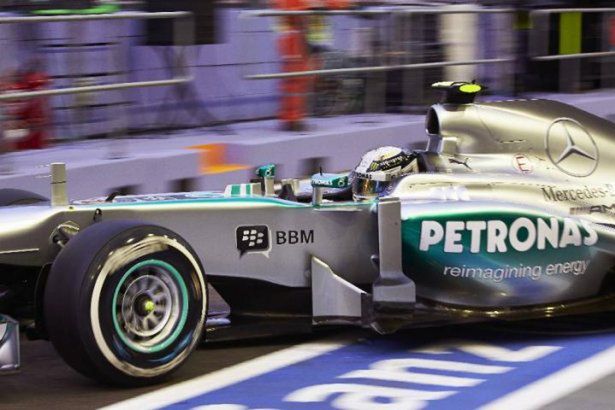 Pirelli oficjalnie dostawcą opon w 2014