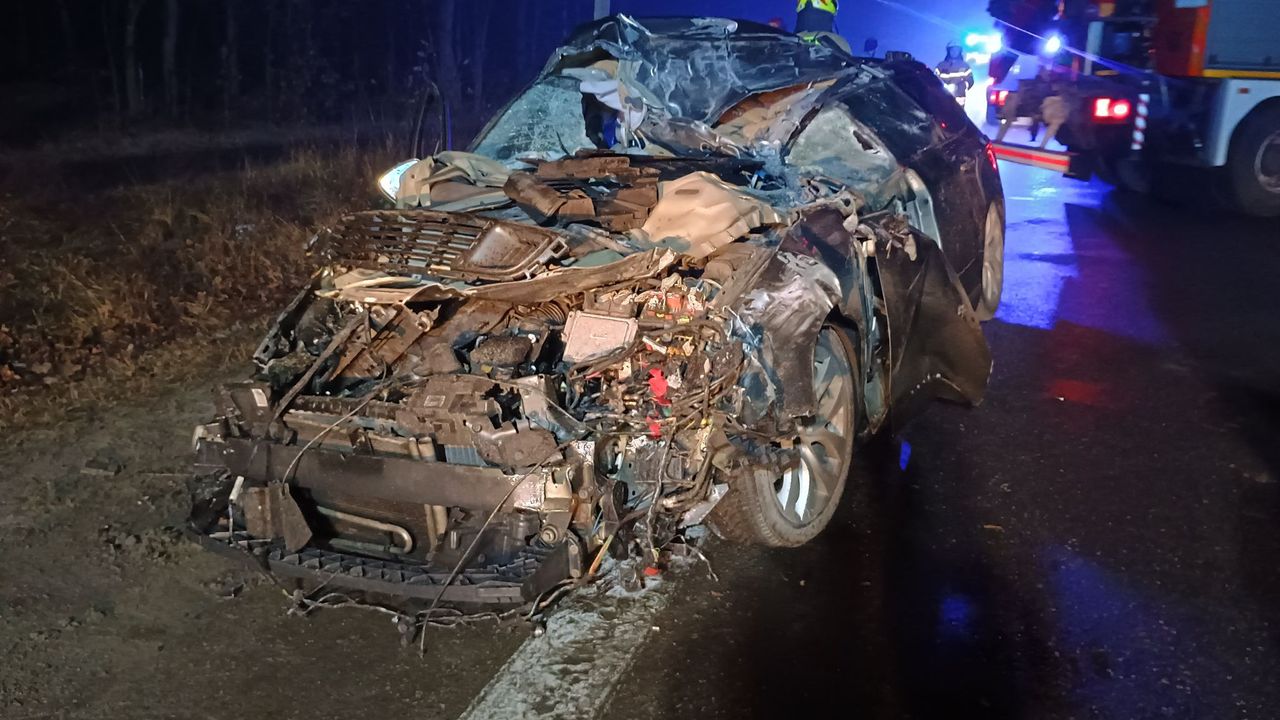 Przerażający wypadek. Z samochodu prawie nic nie zostało