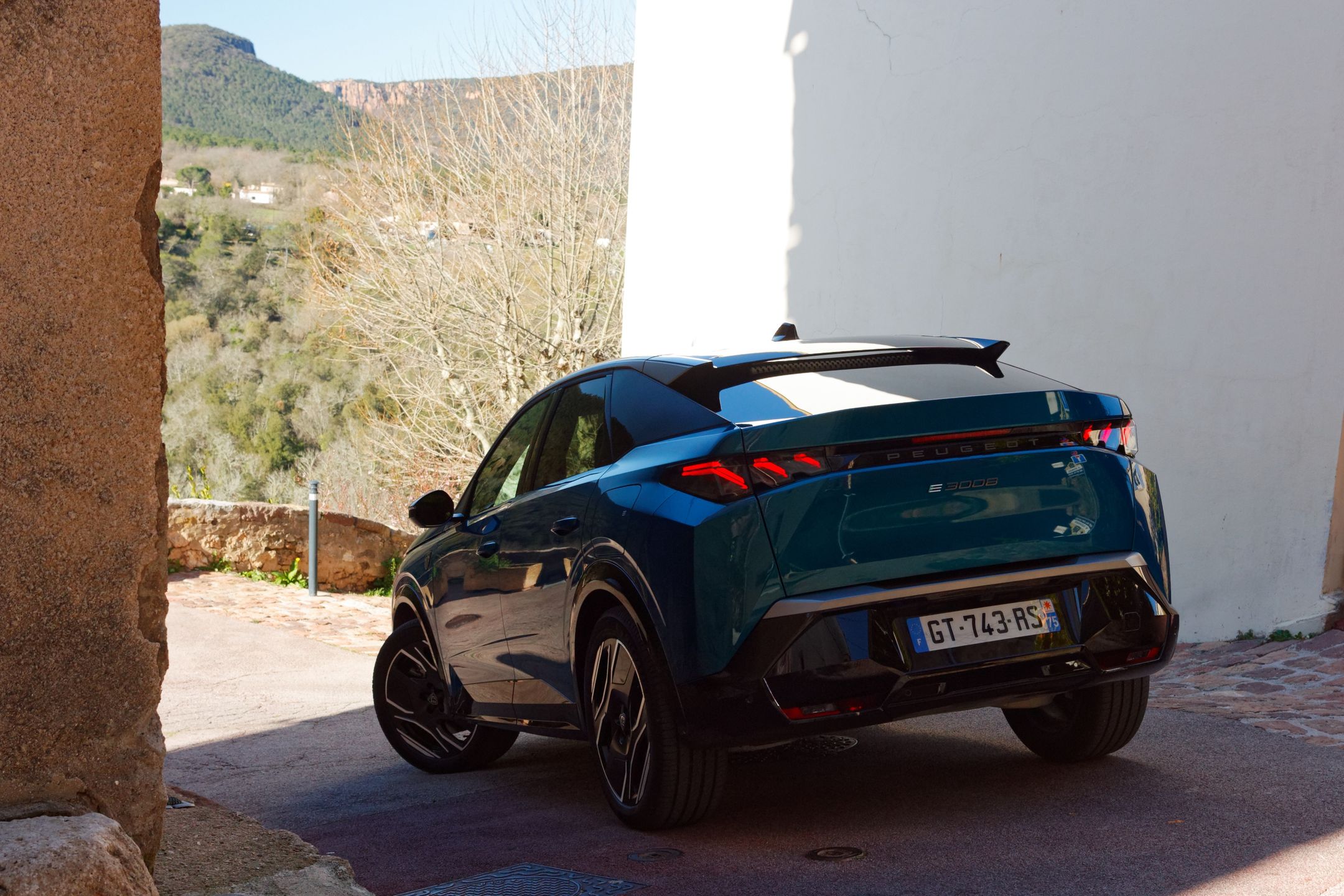 Peugeot E-3008