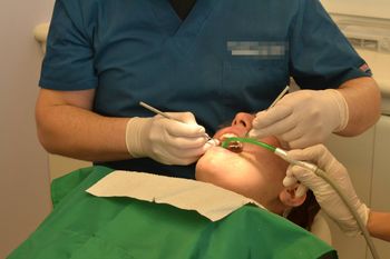 Dentysta wykorzystywał seksualnie uczennice? Wieści z prokuratury