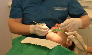 Dentysta wykorzystywał seksualnie uczennice? Wieści z prokuratury