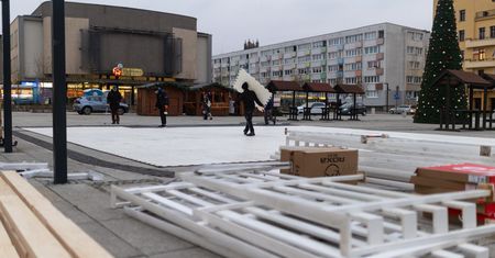 Słupsk: Stary Rynek już prawie gotowy na Mikołajki i Boże Narodzenie