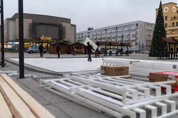 Słupsk: Stary Rynek już prawie gotowy na Mikołajki i Boże Narodzenie