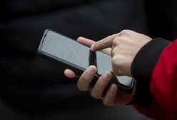 Wypłata pensji na telefon. Fiasko rządowego eksperymentu za granicą