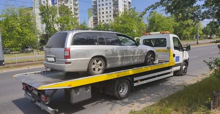 5 zakazów prowadzenia pojazdów i nakaz odbycia kary więzienia. "Wpadł" przez niezapięte pasy