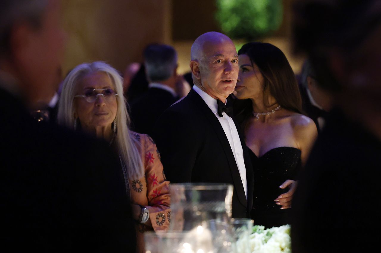 Jeff Bezos and Lauren Sanchez