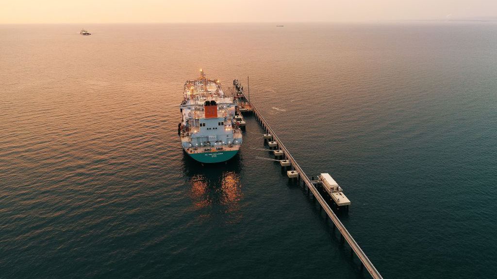 Na zdjęciu gazowiec na morzu