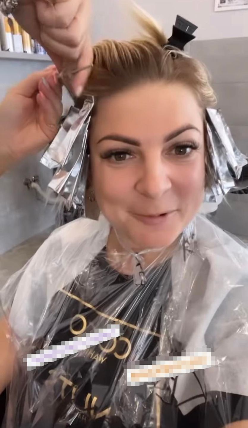 Magdalena Narożna robi sobie doczepy