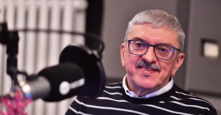 Kuba Strzyczkowski zaprasza na świąteczną licytację w Radiu 357. Podarki m.in. od Marka Niedźwieckiego i Igi Świątek