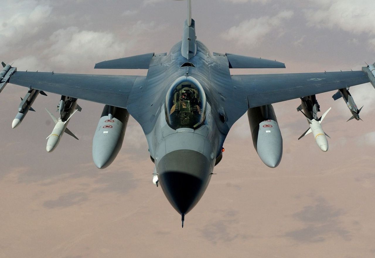 Amerykański F-16 (zdjęcie ilustracyjne)