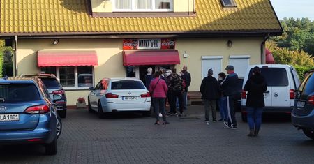 Koronawirus. Tłumy Niemców w polskich sklepach. "To ostatnia szansa"