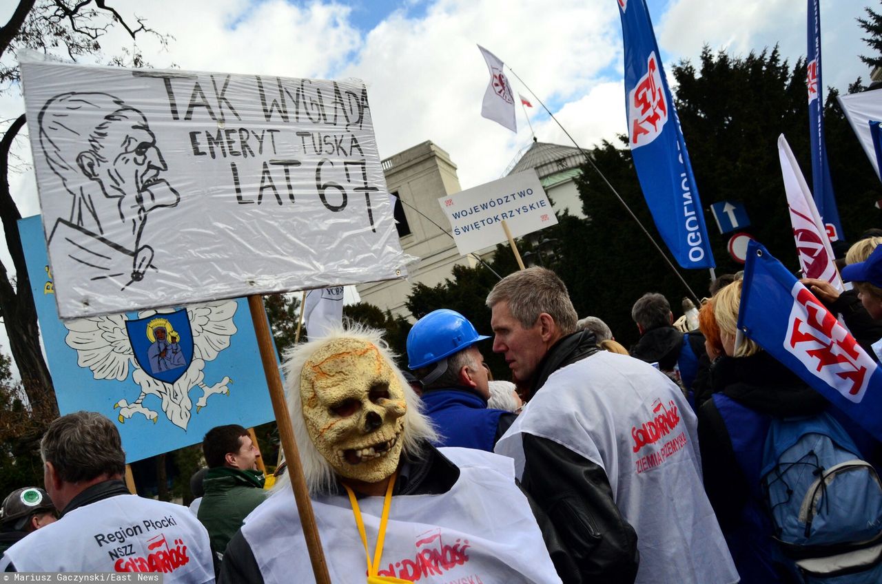 Tak wyglądały protesty z 2012 roku w sprawie podniesienia wieku emerytalnego - PiS po wygranej wyborów od razu cofnął reformę poprzedników