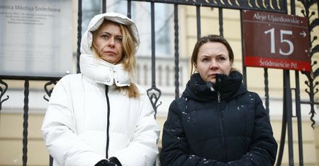 Dyscyplinarka dla żony Macieja Wąsika? "Okazywała publicznie zażyłość"