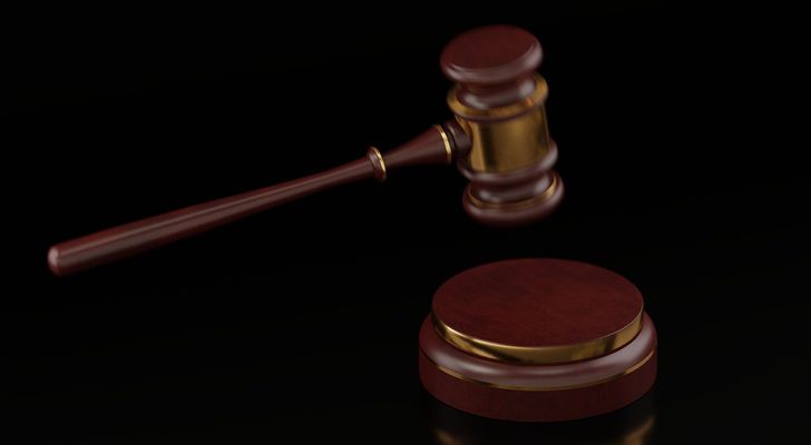 Pierwsze wyroki w aferze Collegium Humanum. Setki tysięcy złotych łapówek za korzystne decyzje