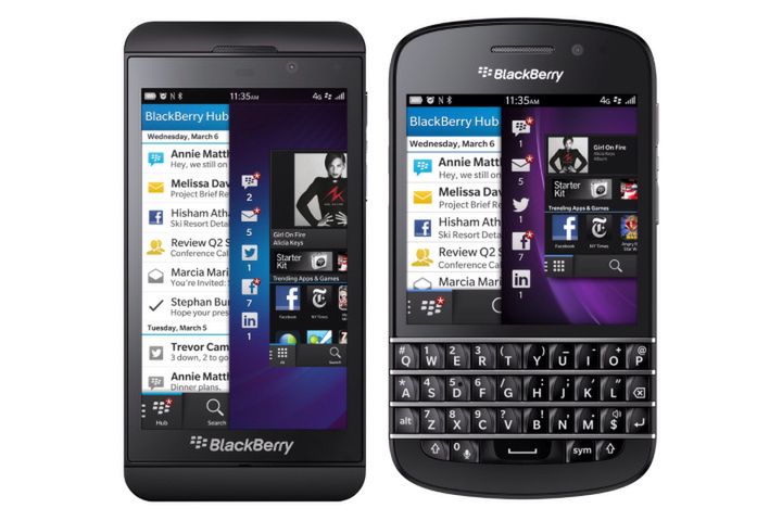 BlackBerry Z10 (z lewej) i Q10 (z prawej)