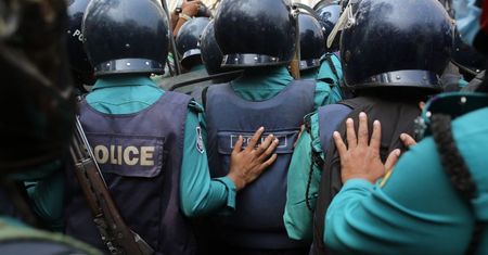 Przerażające sceny z Bangladeszu. Starcia policji z robotnikami. Są ofiary śmiertelne