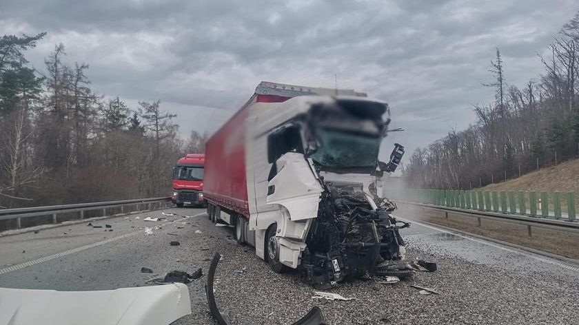 Zmiażdżona kabina ciężarówki