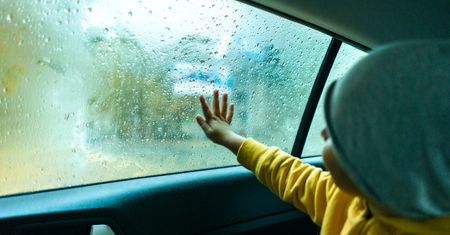 Sposób doświadczonych kierowców. Chwila i szyby nie parują