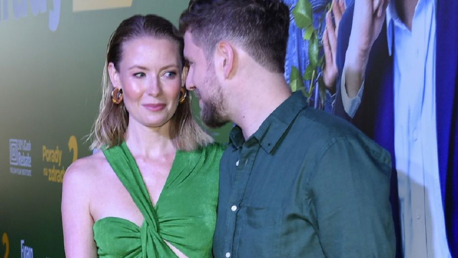 Karolina Chapko z Antonim Królikowskim na premierze