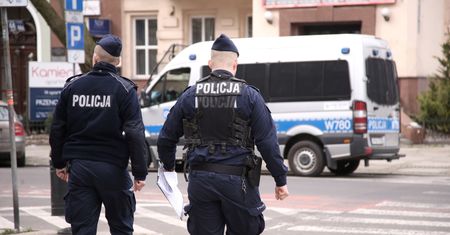 Sejny. 7-latka zamknięta w bagażniku. Zadzwoniła na 112